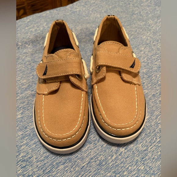 Nautica Boys Tan Canvas Boat Shoes Size 11, Adjustable Strap, Rubber Sole - Picture 3 of 10